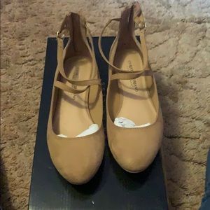 Christian Soriano flats